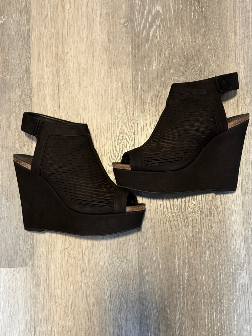 🤑SOLD🤑Vince Camuto Women's Black Peep-Toe Wedge Platform Sandals Size 9